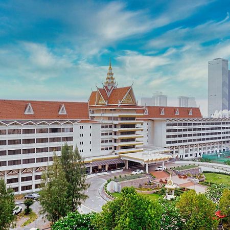 Hotel Cambodiana Phnom Penh Exterior foto