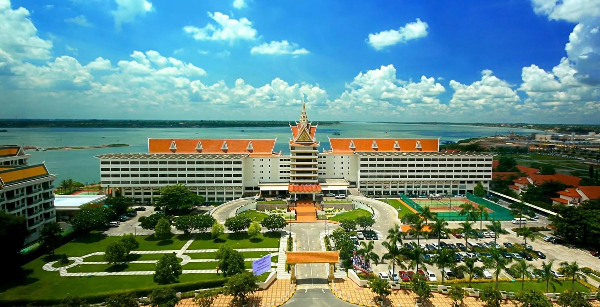 Hotel Cambodiana Phnom Penh Exterior foto